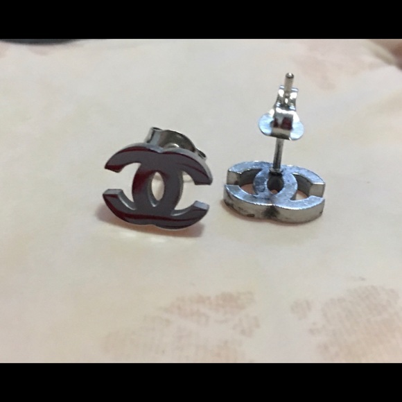 Earring - Picture 2 of 5